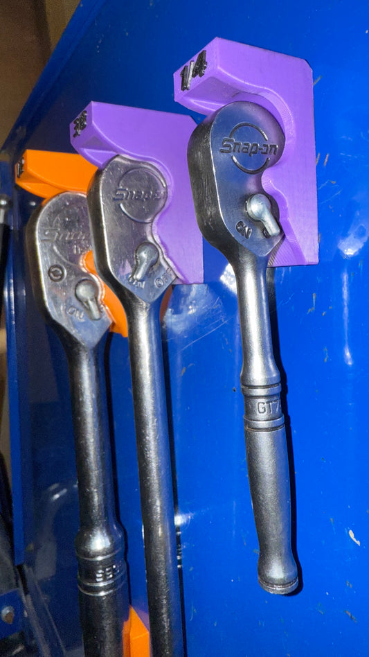 Lid mounted ratchet organiser